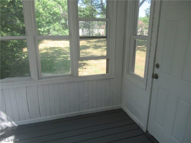 Building Photo - 5095 Edenhurst Rd