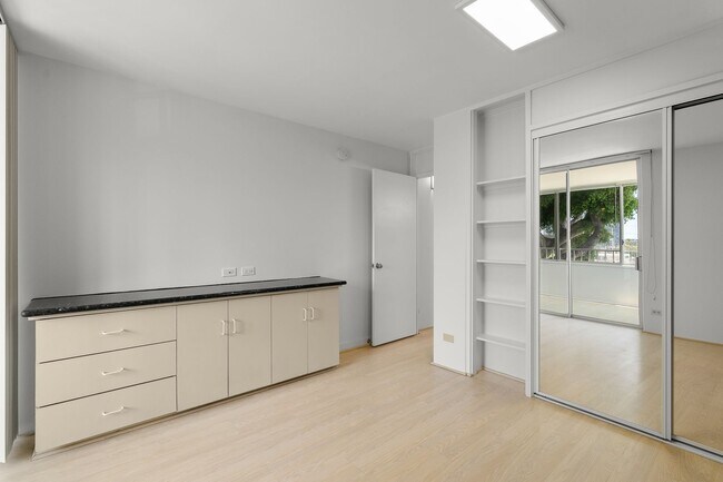 Building Photo - The Barclay 2bd/2ba/1pkg