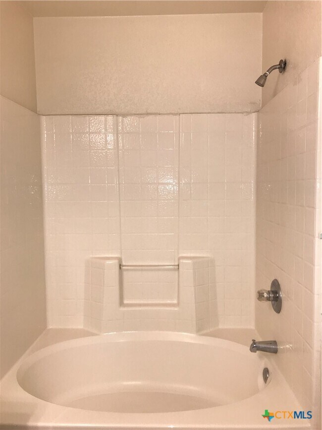 Building Photo - 3209 Raven Dr