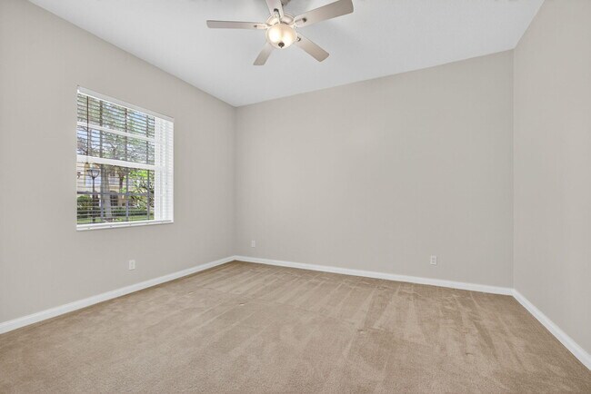 Building Photo - 121 Savona Dr
