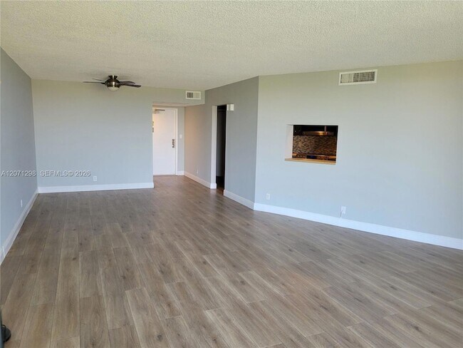 Building Photo - 3090 N Course Dr