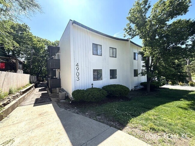 Building Photo - 4903 Walnut St