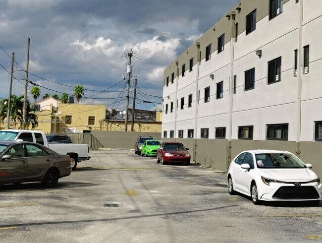 Building Photo - 5 Olive Dr