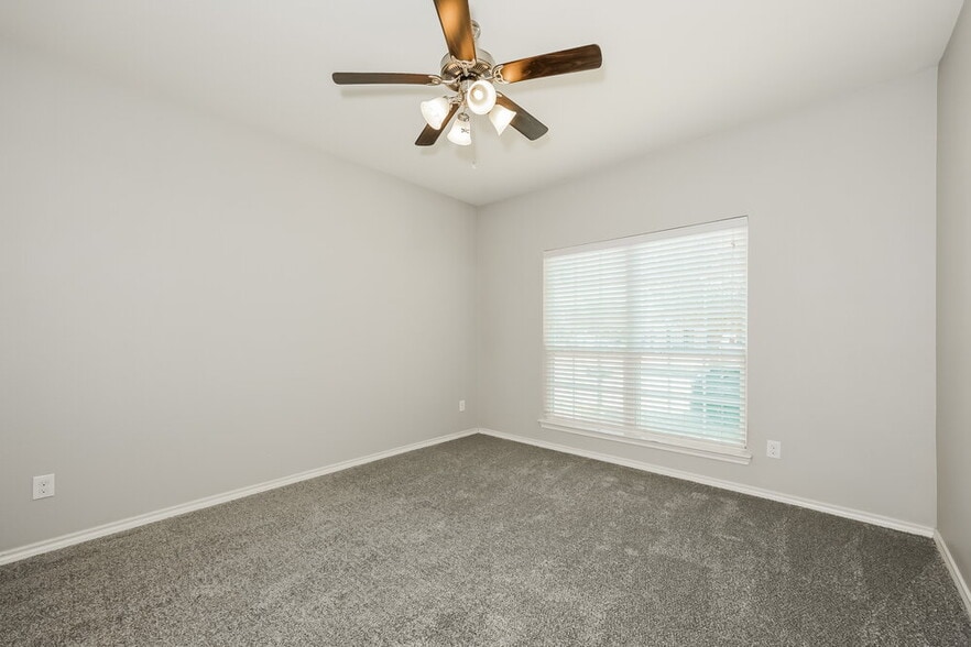 Building Photo - 10965 Colonial Heights Ln