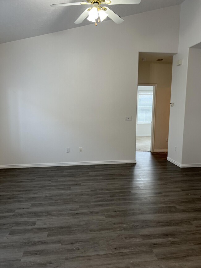 Building Photo - 7251 Brittany Town Dr