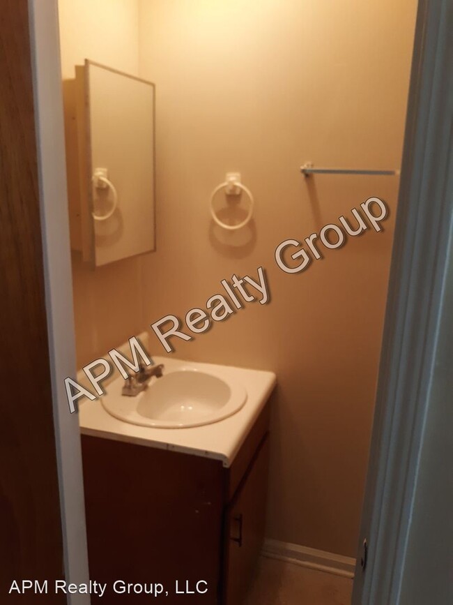 Building Photo - 2 br, 1.5 bath House - 4811 Monticello Road