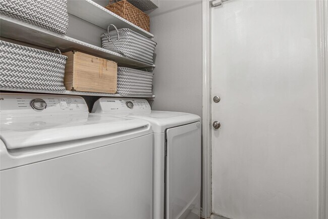 Building Photo - 3601 Clover Ln