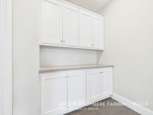 Building Photo - 4816 N Woodmere Fairway