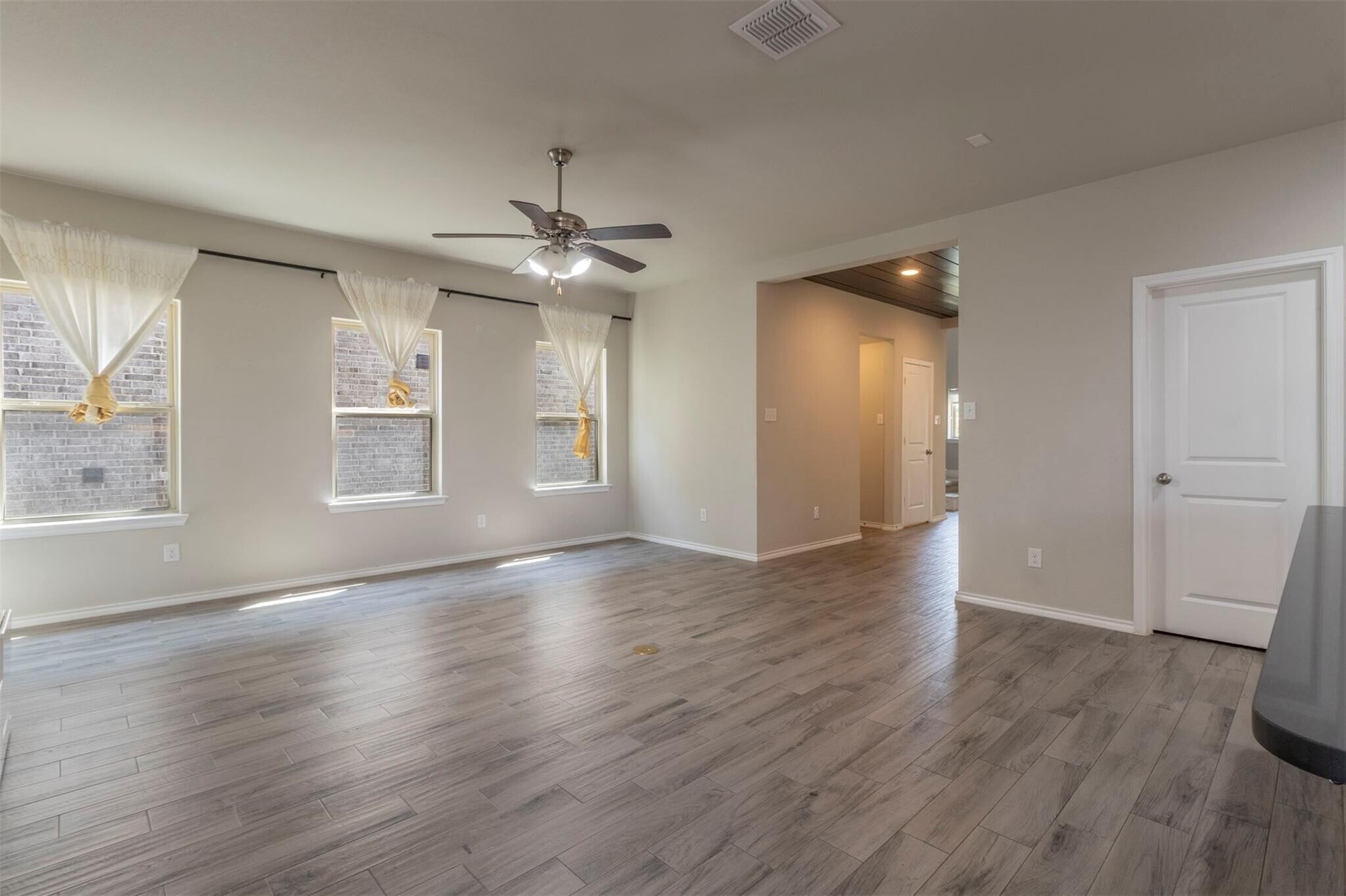 Building Photo - 1800 Emilia Dr