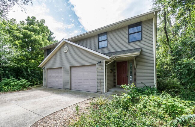 Primary Photo - 1802 E Maxwell Ln