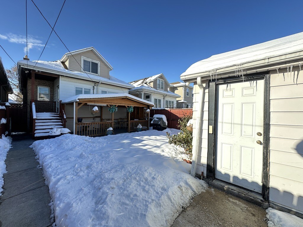 Building Photo - 3117 N Mango Ave