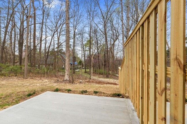 Building Photo - MUST SEE !! 2 Bedroom/2 Bath end unit avai...