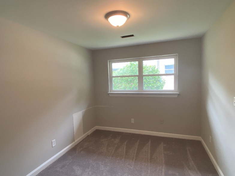 Building Photo - 610 Howell St