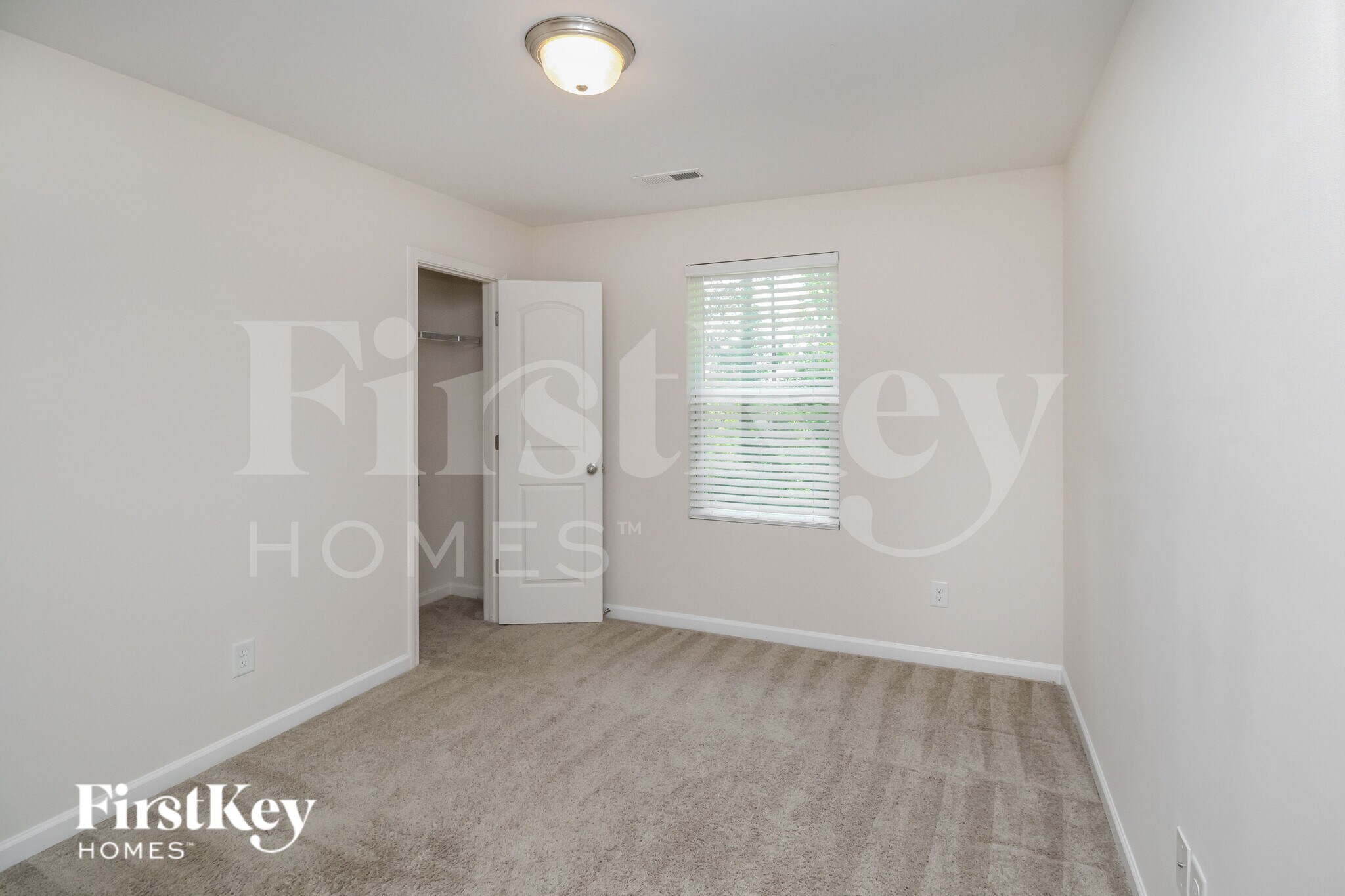 Building Photo - 4019 Maderia Dr NW