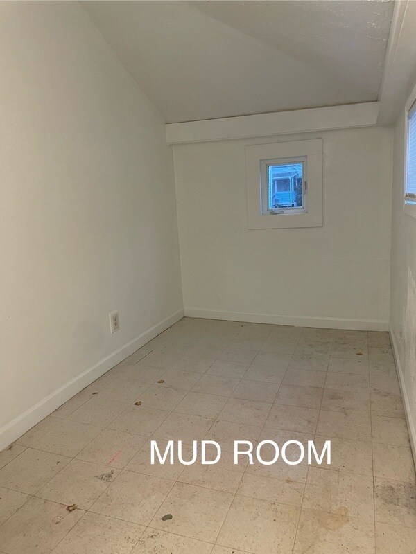 Building Photo - 2140 Crystal St