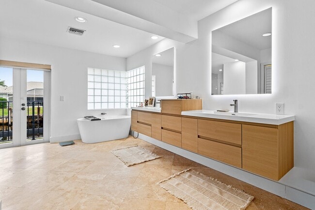 Building Photo - 1332 Tamarind Way