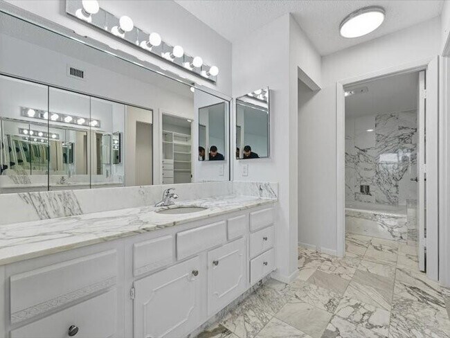 Building Photo - 4900 N Ocean Blvd