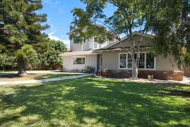 Building Photo - 2412 Via Marina