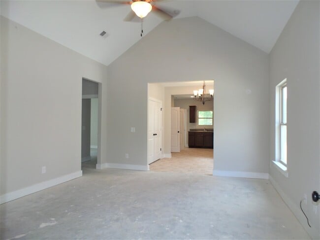 Building Photo - Home for rent in Odenville... Available to...