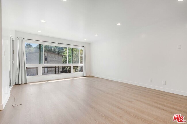 Building Photo - 6275 Canterbury Dr