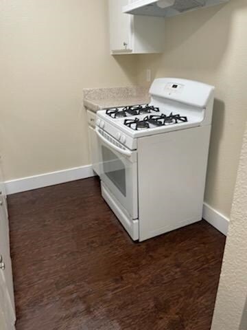 Interior Photo - 808 W Anaheim St