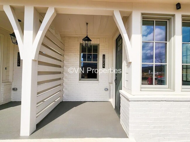 Building Photo - 1024 Windsor Dr