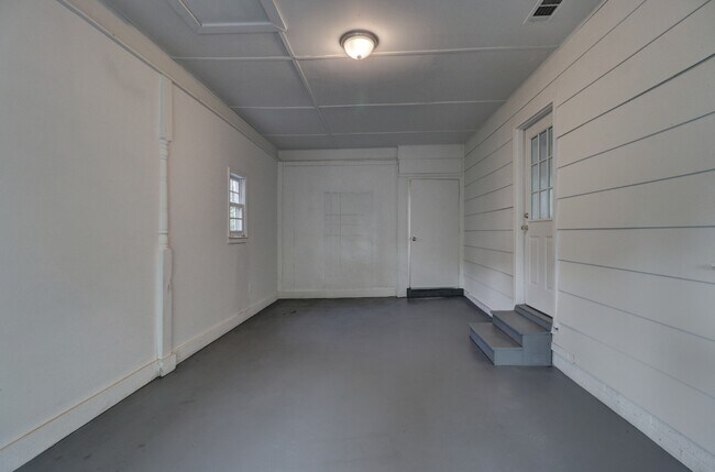 Building Photo - 1305 Cochise Cir
