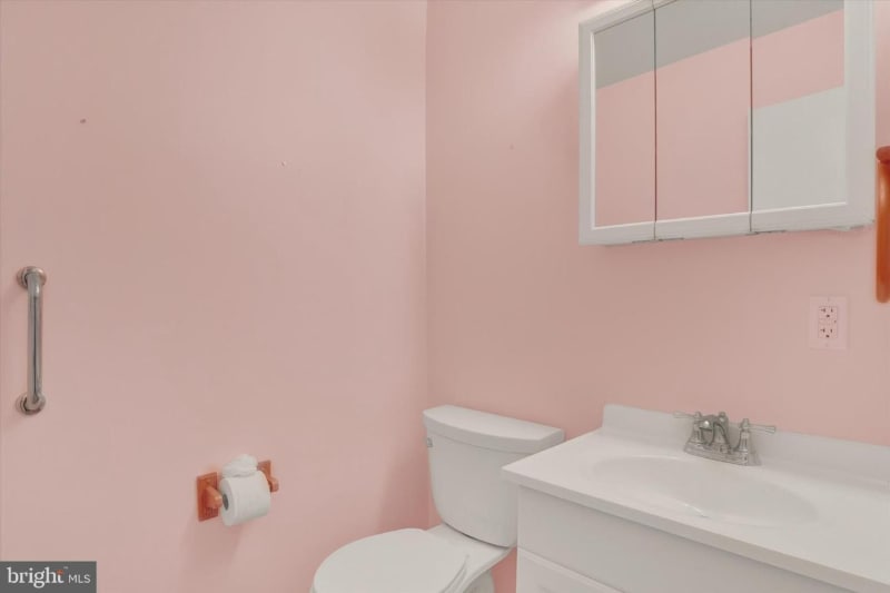 Building Photo - 118 S 22nd St