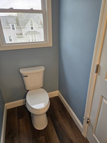 Building Photo - 37 Rose Glen St