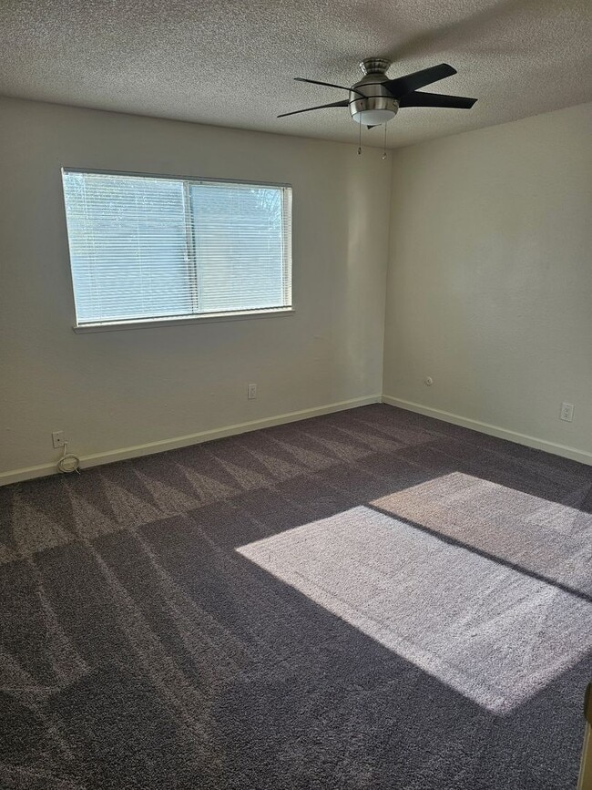 Building Photo - NICE UPDATED HOME IN SACRAMENTO!! $500 OFF MOVE-IN SPECIAL!