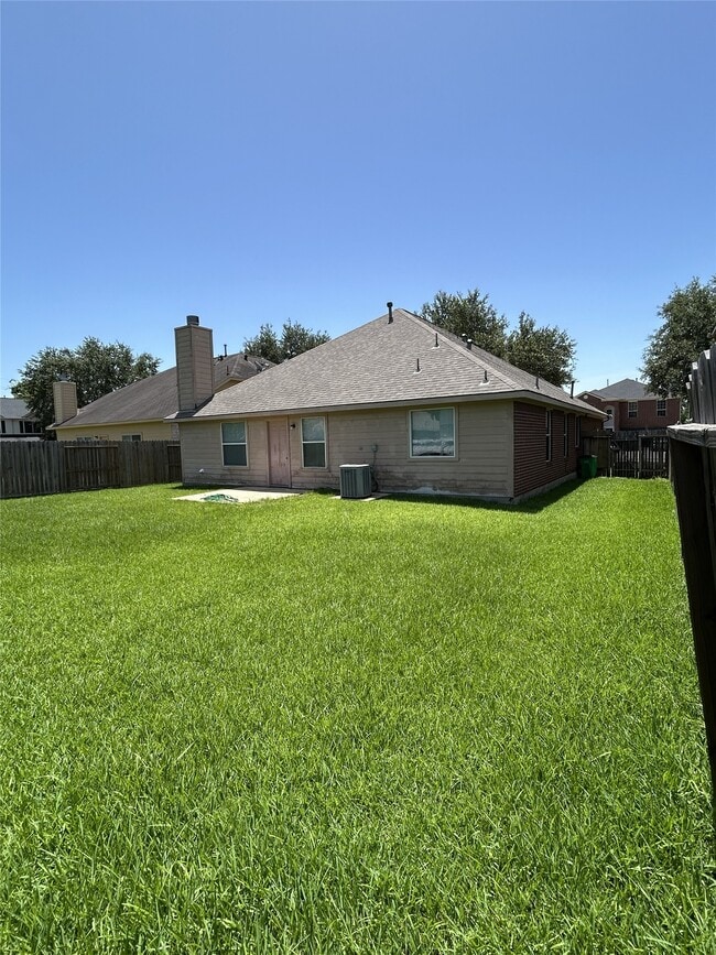 Building Photo - 1006 N Magnolia Dale Dr