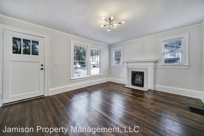 Building Photo - 2 br, 1 bath House - 205 W 6th St