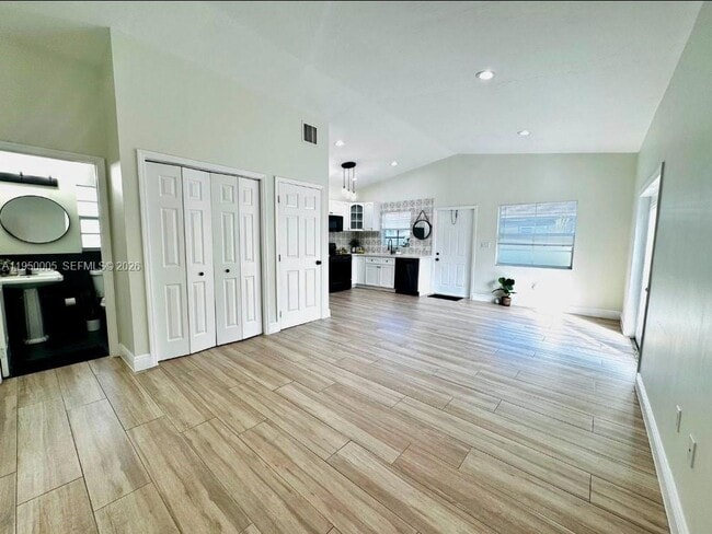 Building Photo - 1012 NE 17th Ct