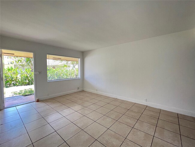 Building Photo - 4340 NW 21st Ave