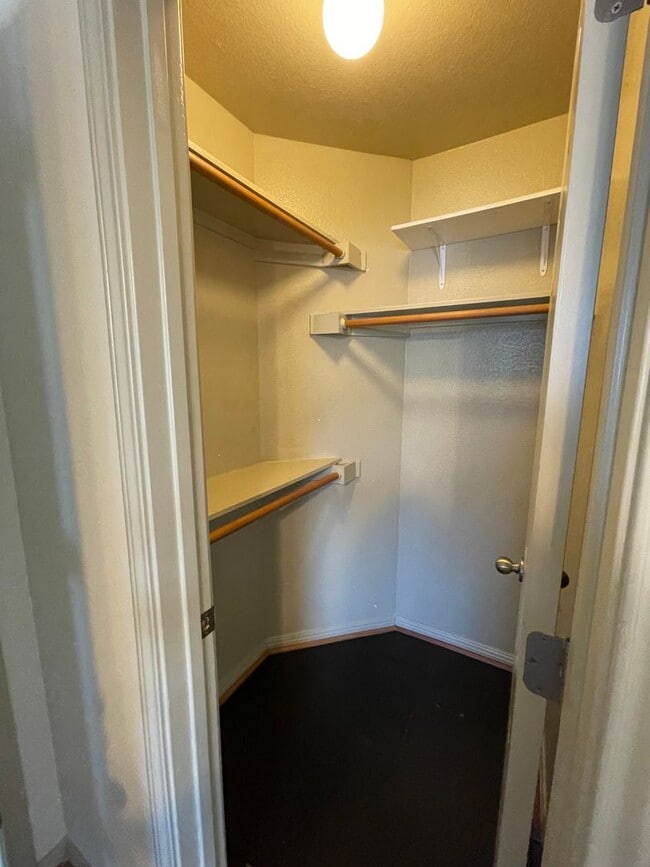 Building Photo - 1Bed/1Bath Garage Apartment in Brentwood