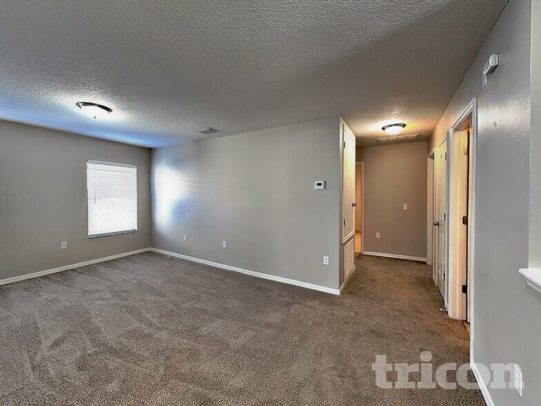 Building Photo - 19706 Timberbluff Dr