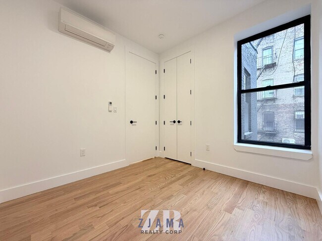 Building Photo - 340 Broadway