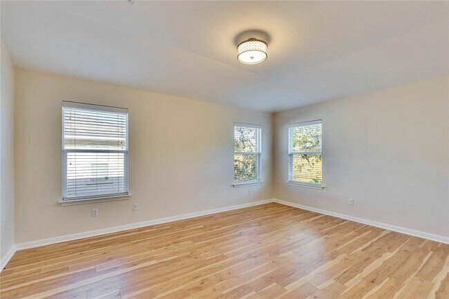 Building Photo - 600 Lakemont Dr