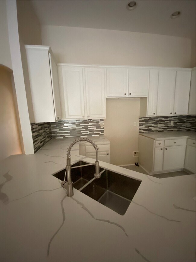 Building Photo - 10723 Norchester Village Dr