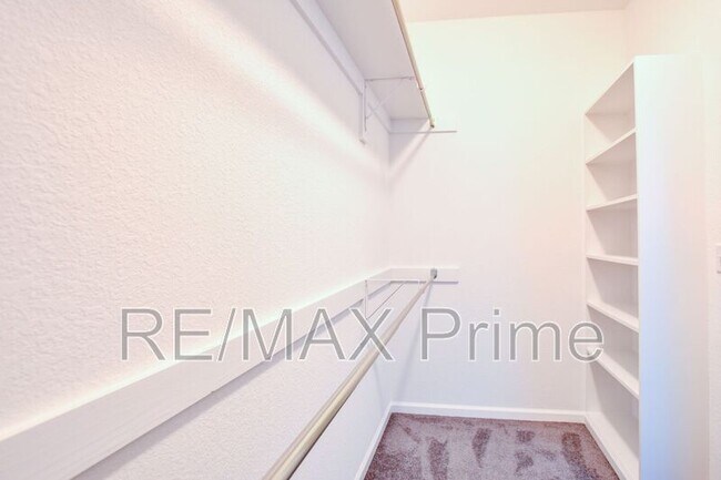 Building Photo - 1720 Vankar Dr