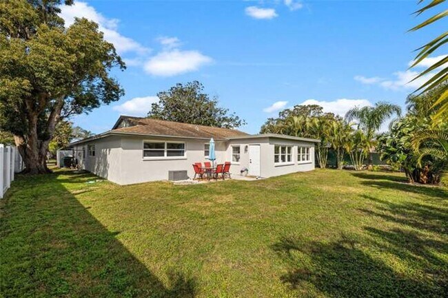 Building Photo - 11145 Bella Loma Dr