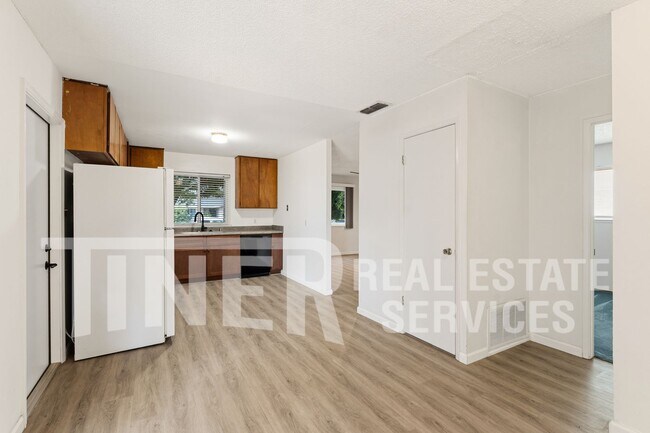 Building Photo - 3729 Moonbeam Dr