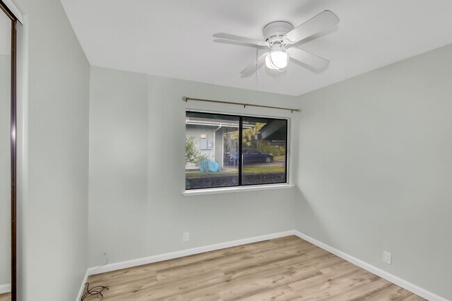 Building Photo - 73-4338-4338 Koi Koi St