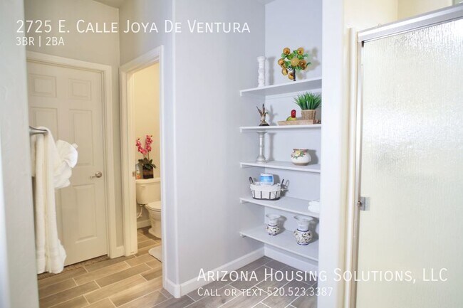 Building Photo - 2725 East Calle Joya de Ventura