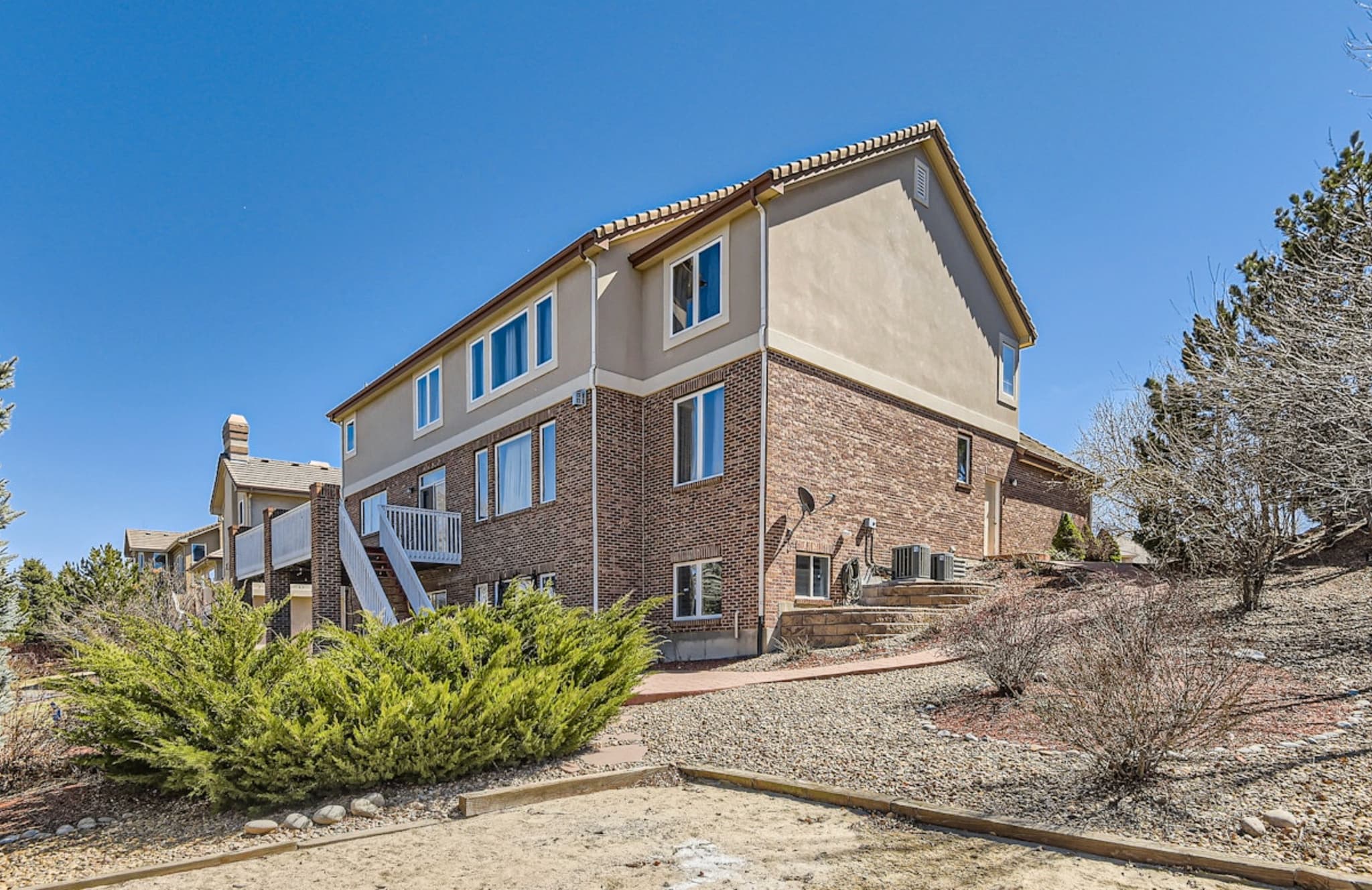 Building Photo - 15721 E Lake Cir