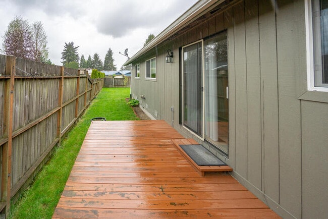 Building Photo - BEAUTIFUL THREE BEDROOM RANCH IN WEST LONGVIEW