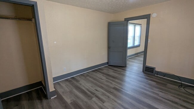 Building Photo - 3-Bedroom, 1-Bathroom Single Family Home for Rent in Akron, Ohio