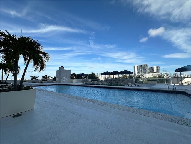 Building Photo - 1861 NW S River Dr