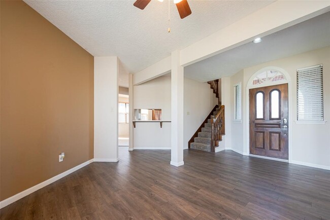 Building Photo - 606 Misty Creek Dr