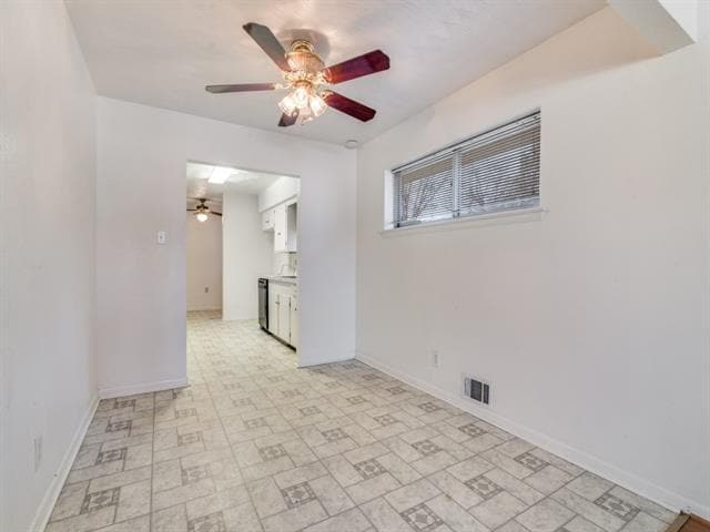 Building Photo - 722 Hawthorne Dr